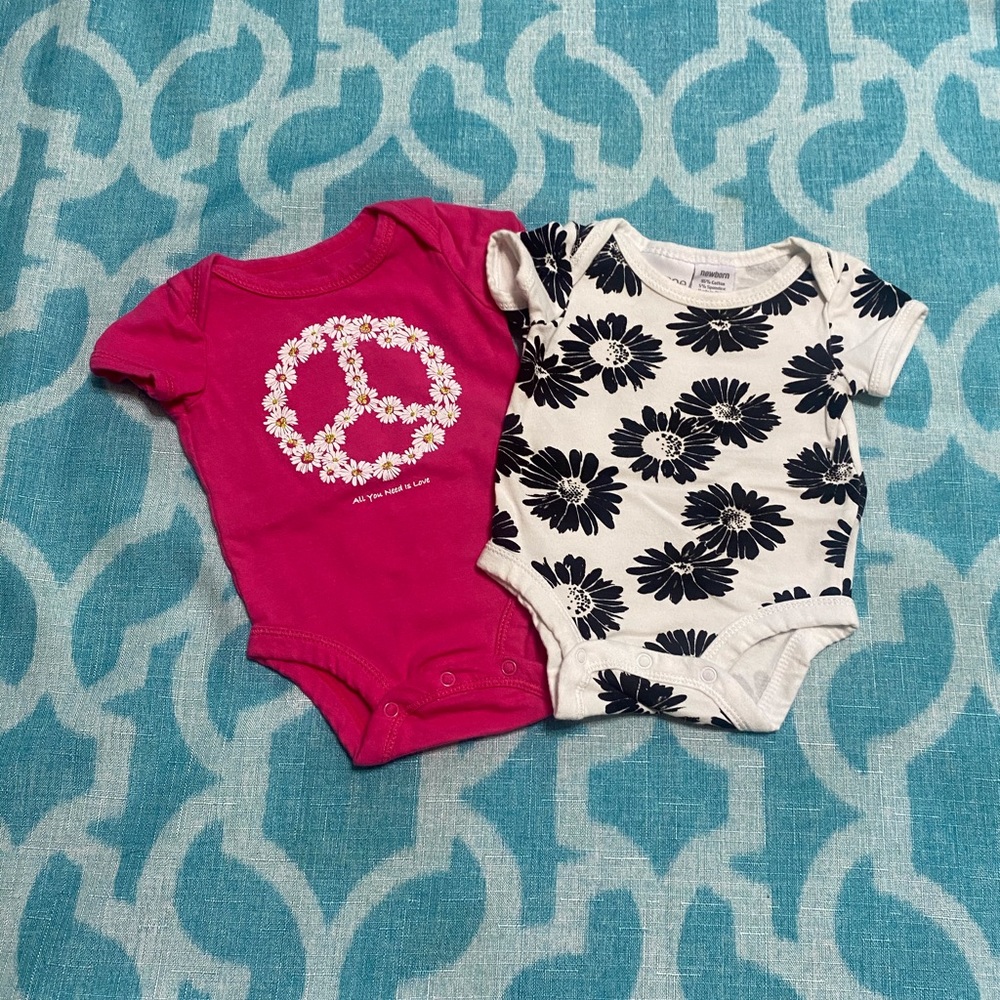 ☮️ Amy Coe Newborn Short Sleeve Onesies